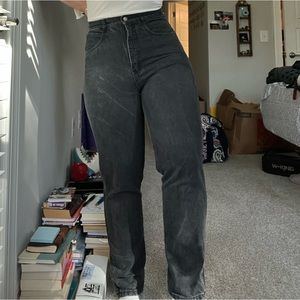 super high-waisted black Rio jeans with bows and zippers on the back💖🎀